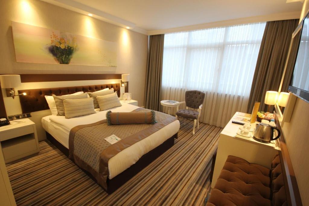 Executive Room, City View