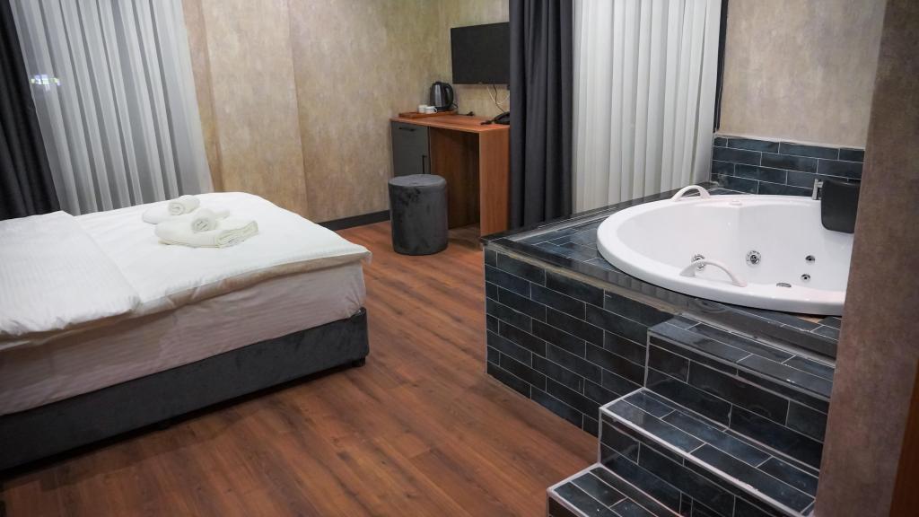 Kral Suit Oda, Şehir Manzaralı (Jakuzi)