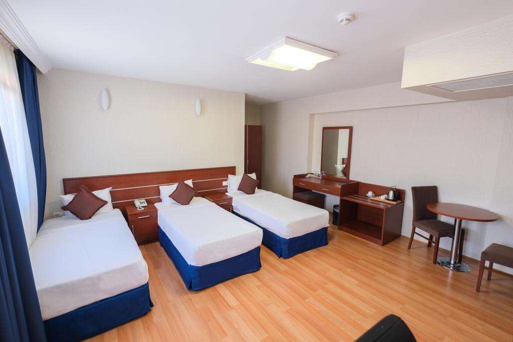 Triple,şehir Manzaralı
