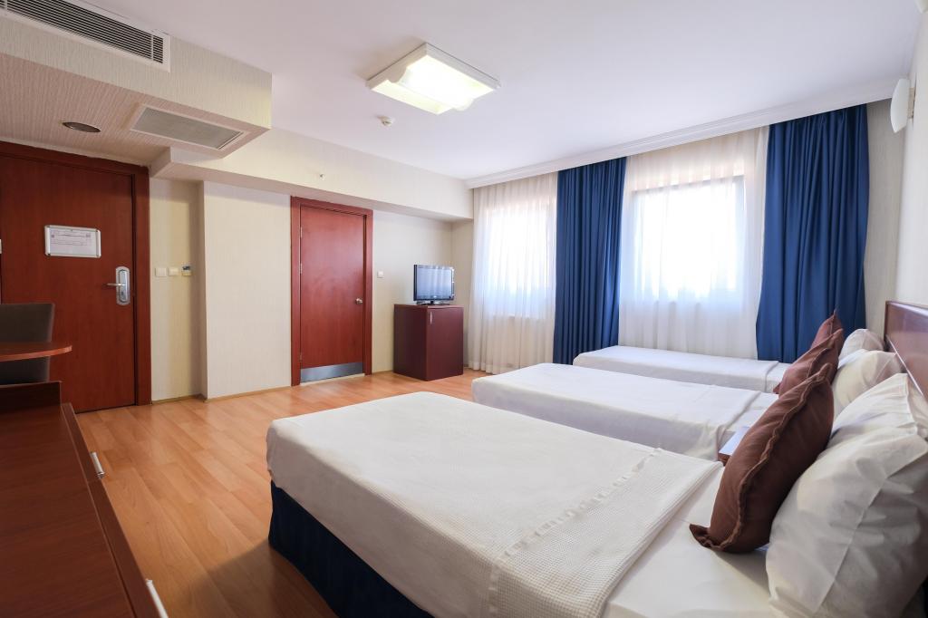 Triple,şehir Manzaralı