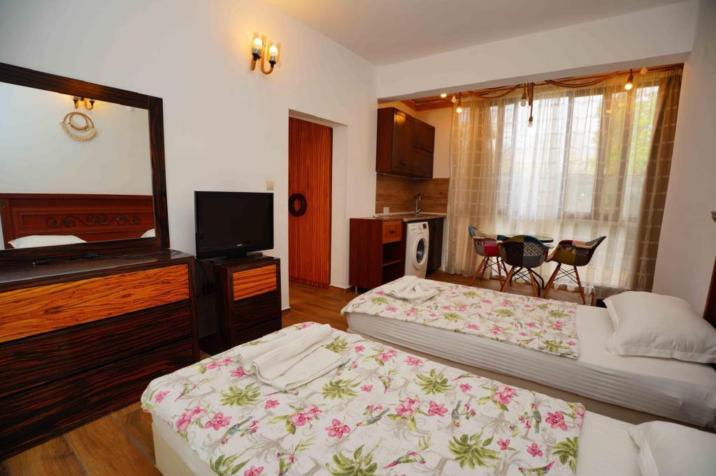 Studio Oda, Bahçe Manzaralı (Balkonlu)