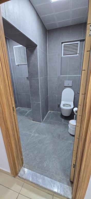 Ekonomik Üç Kişilik Oda,Kara Manzaralı,Ortak Teraslı