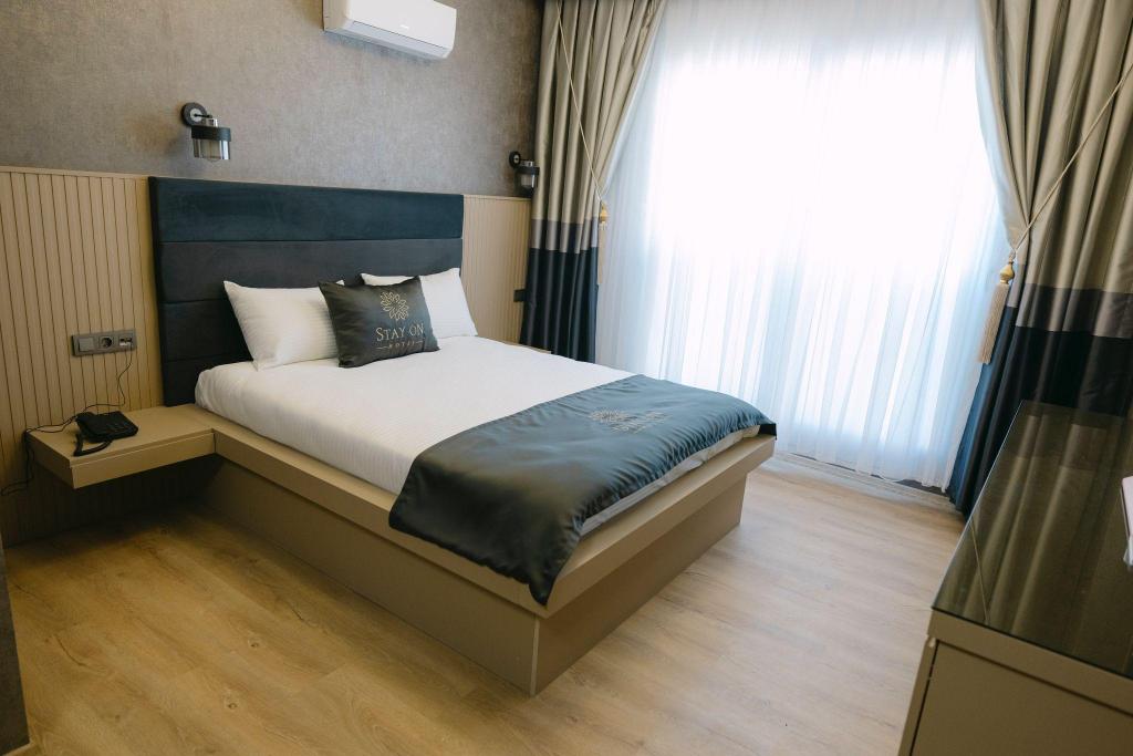 Standart Oda, Cadde Manzaralı