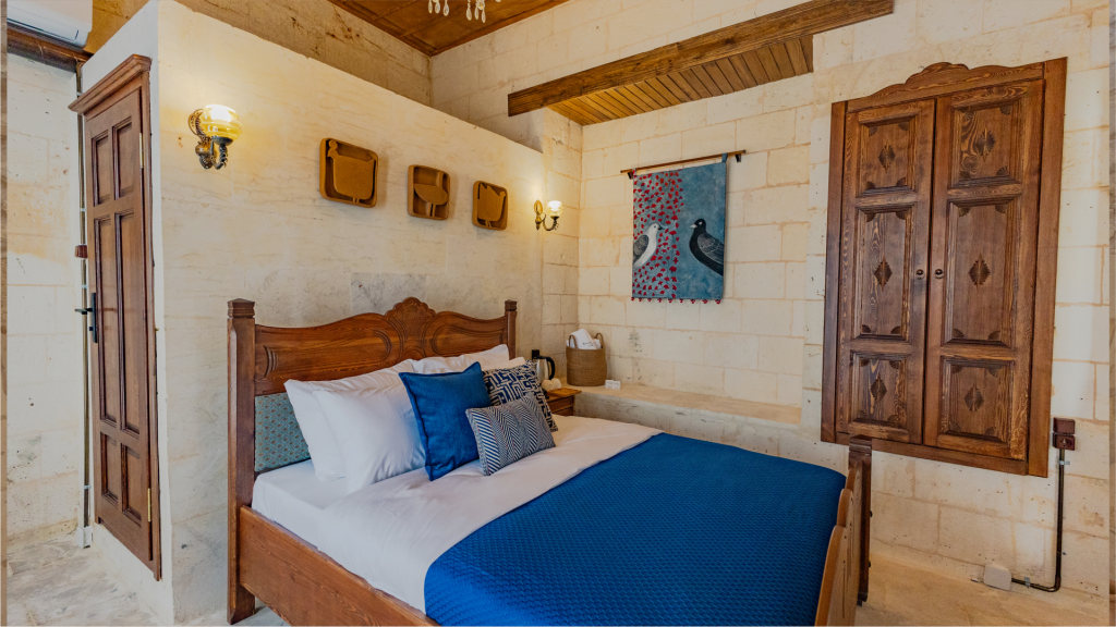 Halhallı, Avlu Manzarası