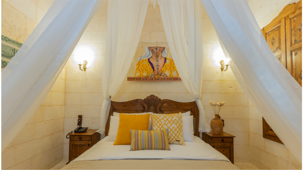 Deq, Avlu Manzaralı