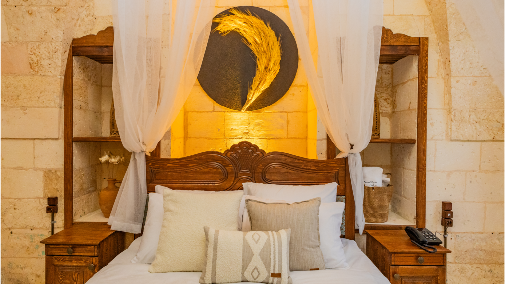 Altınbaşak, Avlu Manzaralı