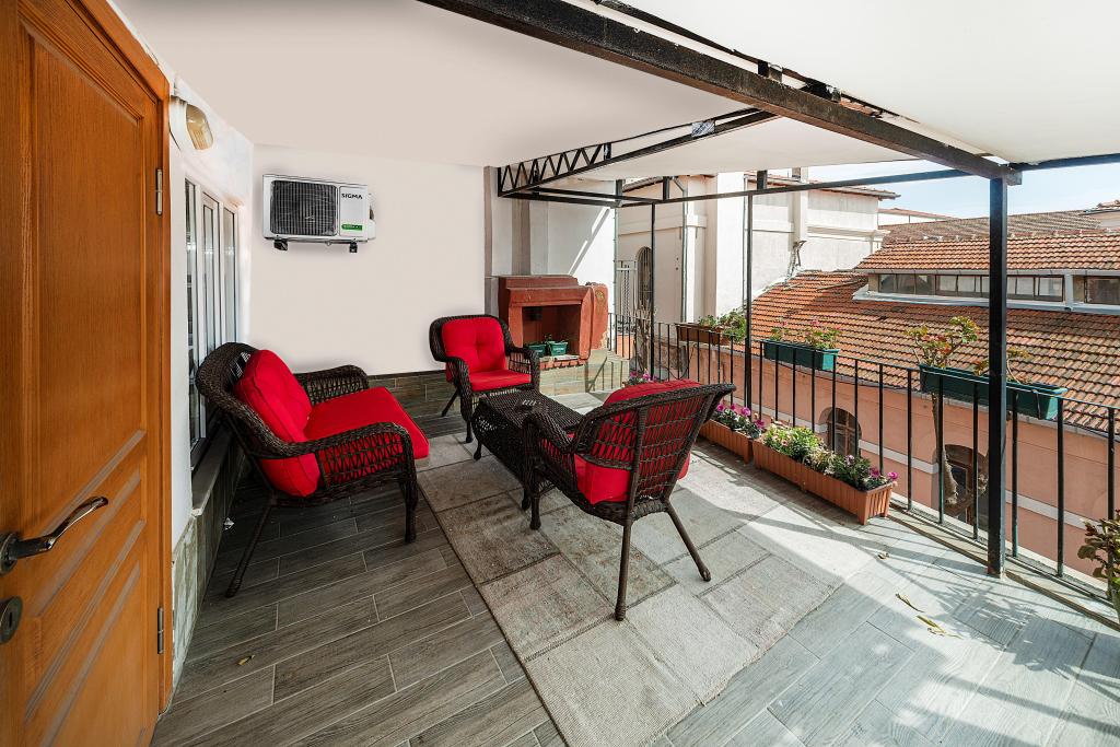 Deluxe Teras Suit Oda, Cadde Manzaralı (Balkonlu, Teraslı)