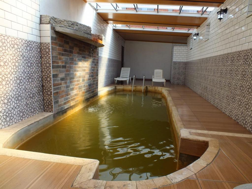 Kapalı mekan kaplıca havuzu