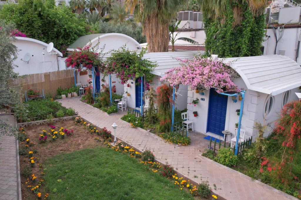 Bungalov Zemin Kat Oda, Bahçe Manzaralı