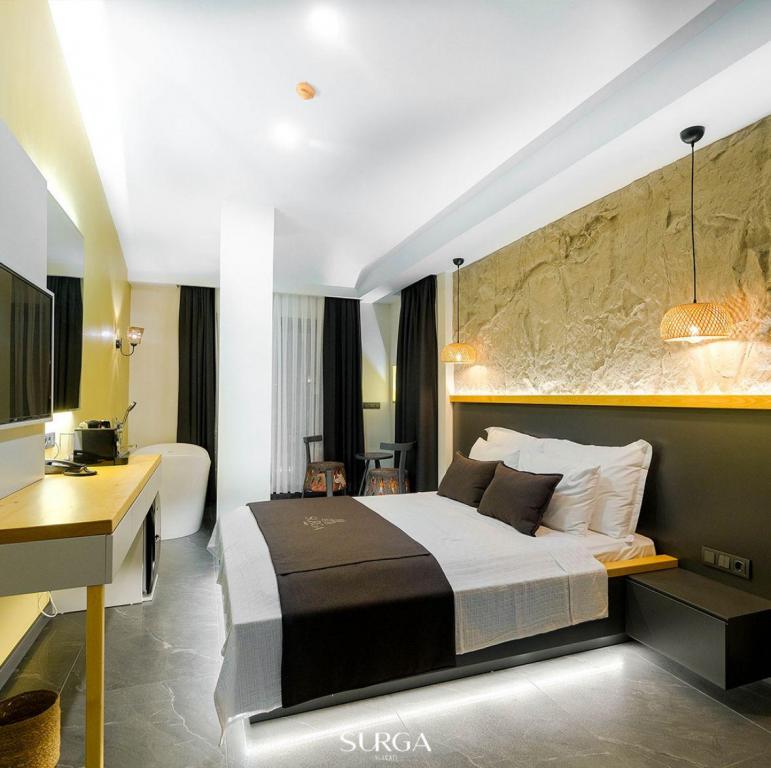 Premium Oda, Havuz Manzaralı (Banyolu)