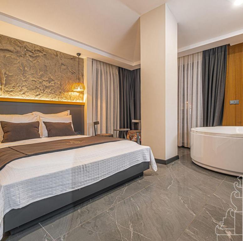 Deluxe Premium Oda, Havuz Manzaralı (Jakuzi)