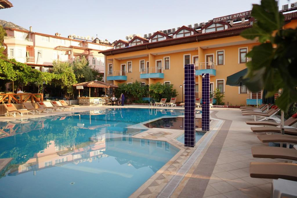 Suzanne Hotel & Restaurant