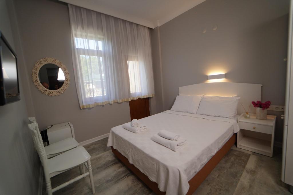 Standart Oda, Havuz/Dağ Manzaralı (Balkonlu)