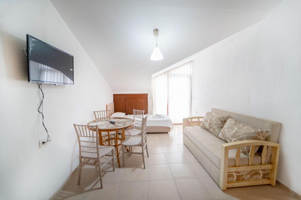 Aile Odası, Havuz/Dağ Manzaralı (Balkonlu)