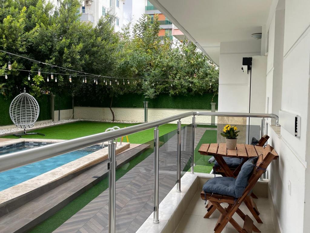 Family Ground Floor Room, Street View