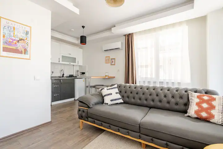 Queen Suite Room, Street View