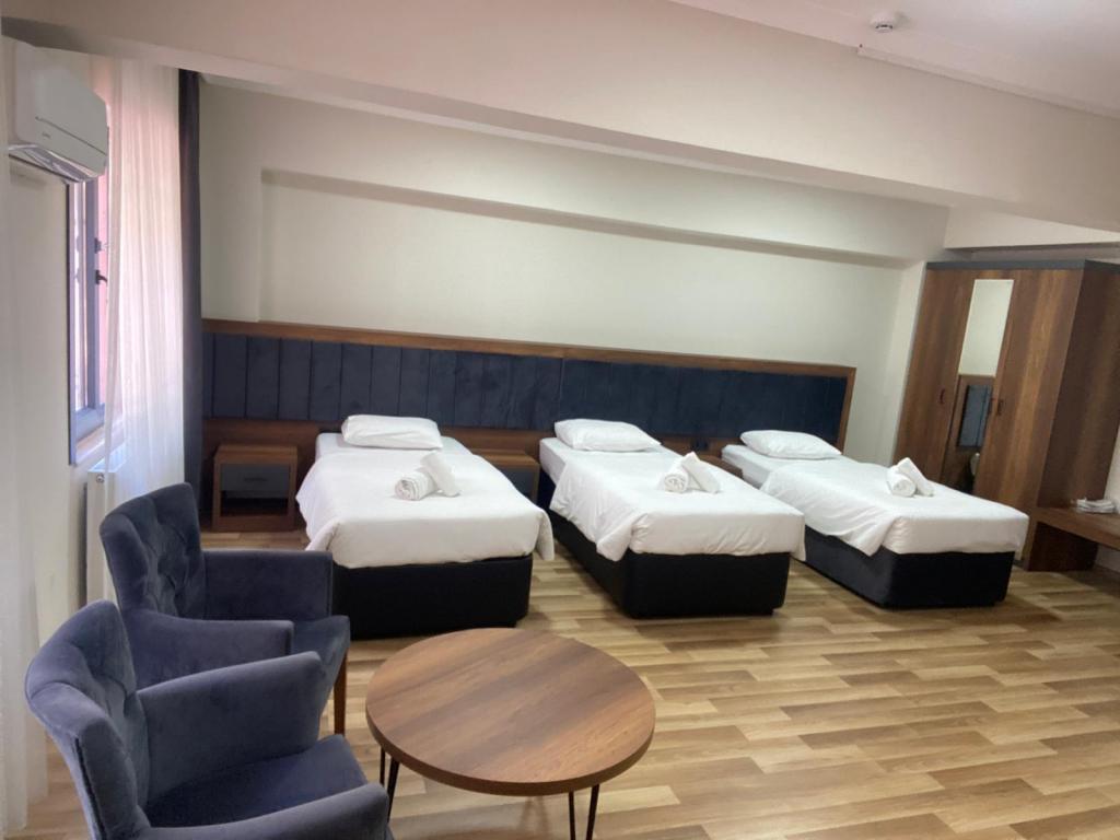 Triple,Bahçe Manzaralı,Balkonsuz