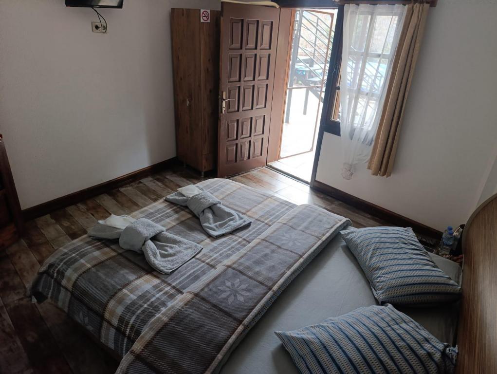 Standart Üç Kişilik Oda,Dağ Manzaralı,Balkonlu