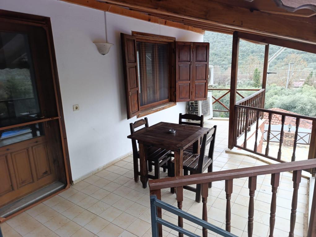 Standart Üç Kişilik Oda,Dağ Manzaralı,Balkonlu