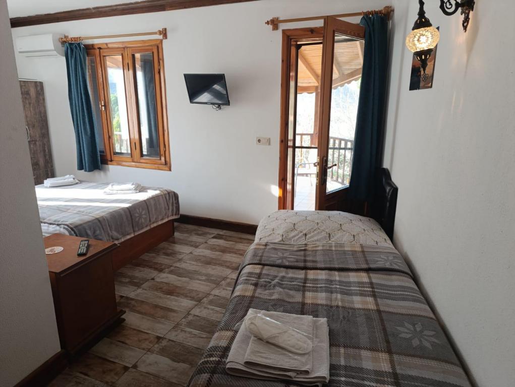 Standart Üç Kişilik Oda,Dağ Manzaralı,Balkonlu