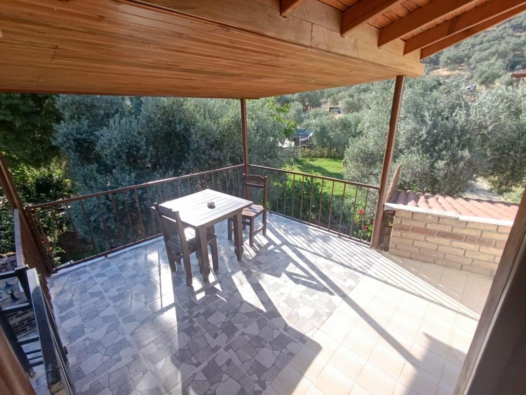Standart Üç Kişilik Oda,Dağ Manzaralı,Balkonlu