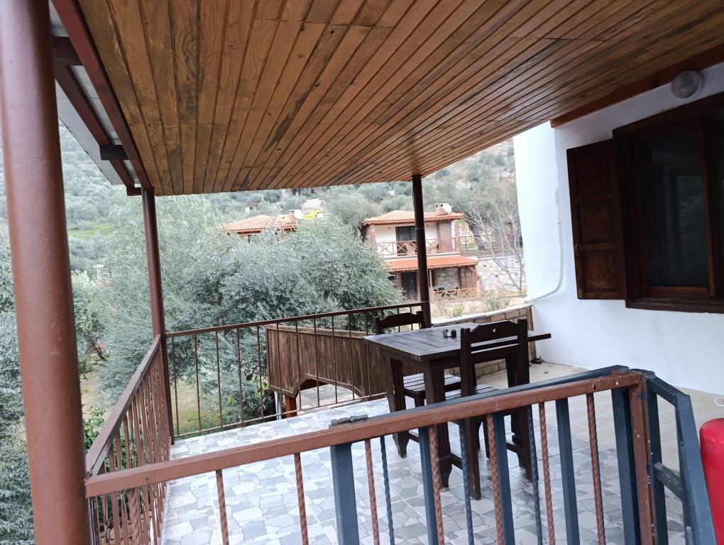 Standart Üç Kişilik Oda,Dağ Manzaralı,Balkonlu