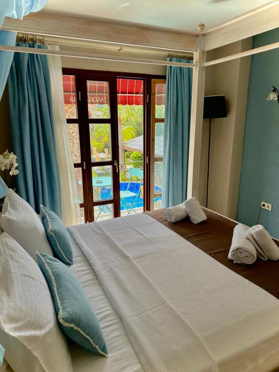 Deluxe Oda, Havuz Manzaralı