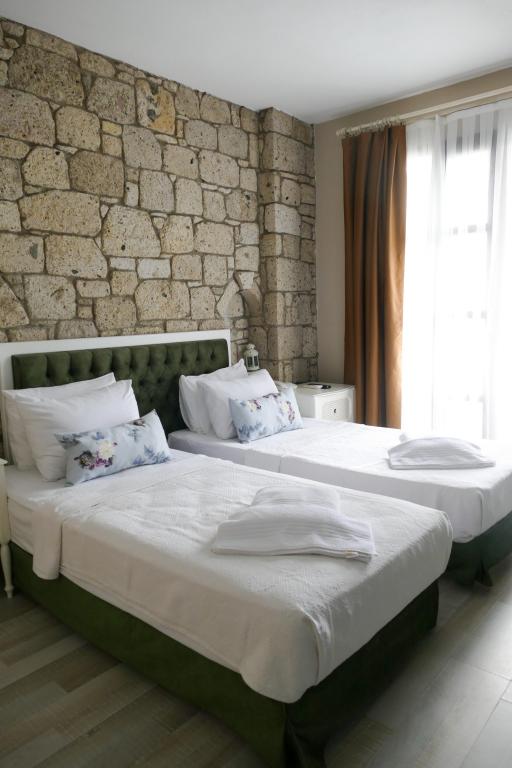 Deluxe Stone Room, Pool View (Balcony)