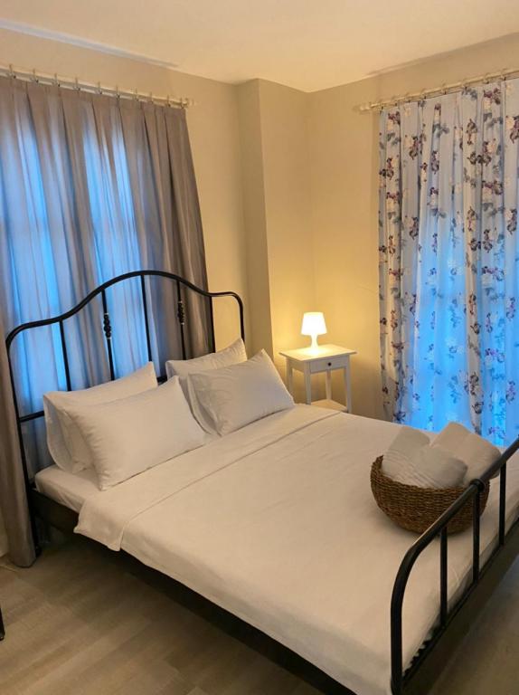 Deluxe Room, Pool View