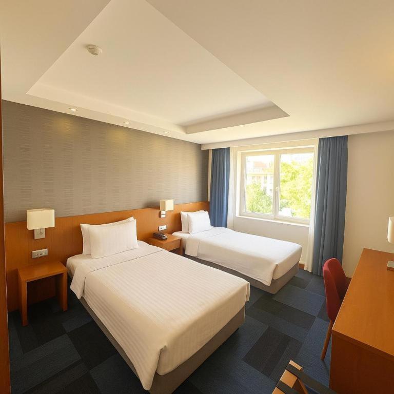 Superior Oda, Şehir Manzaralı