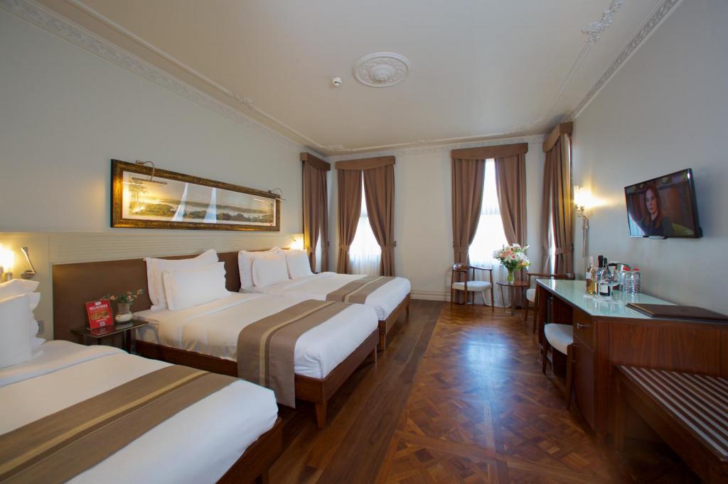 Standart Oda, Cadde Manzaralı (4 Kişilik)