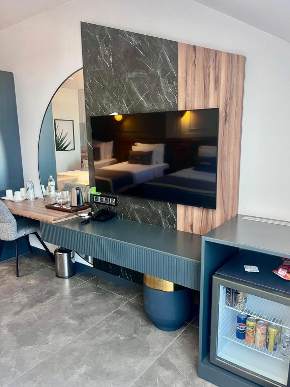 Aile Odası, Kara Manzaralı (Balkonlu)