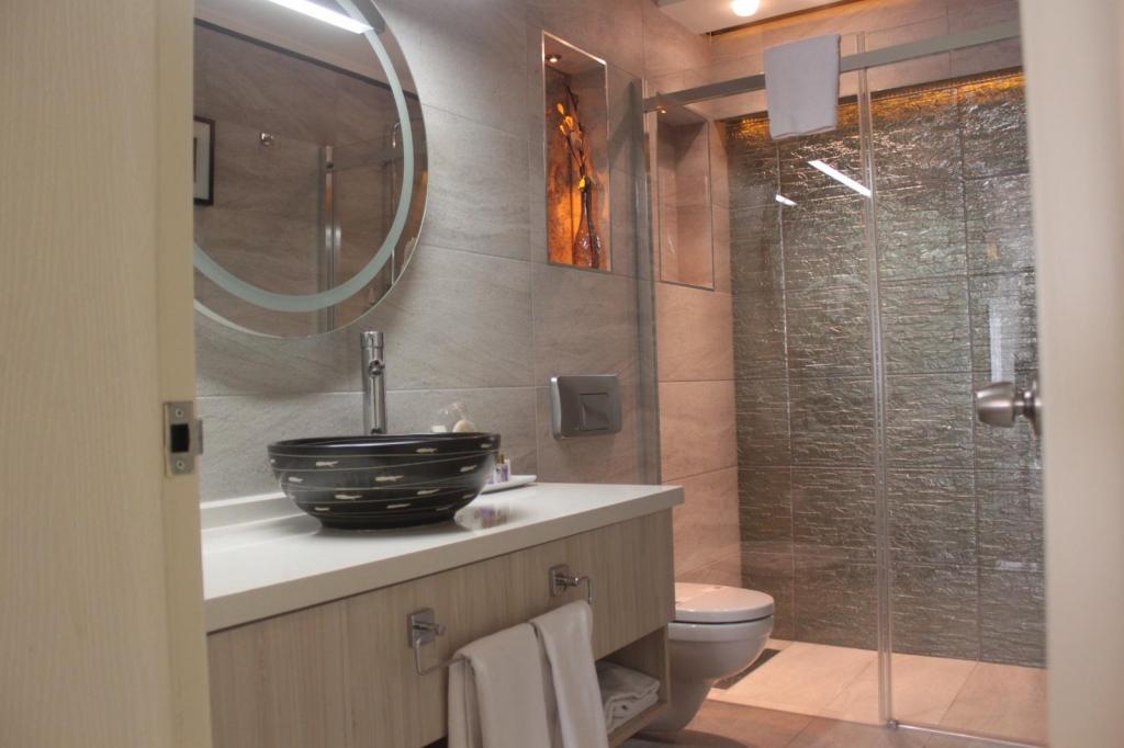 Senior Twin Suite,Sokak Manzaralı,İki Tek Kişilik Yataklı