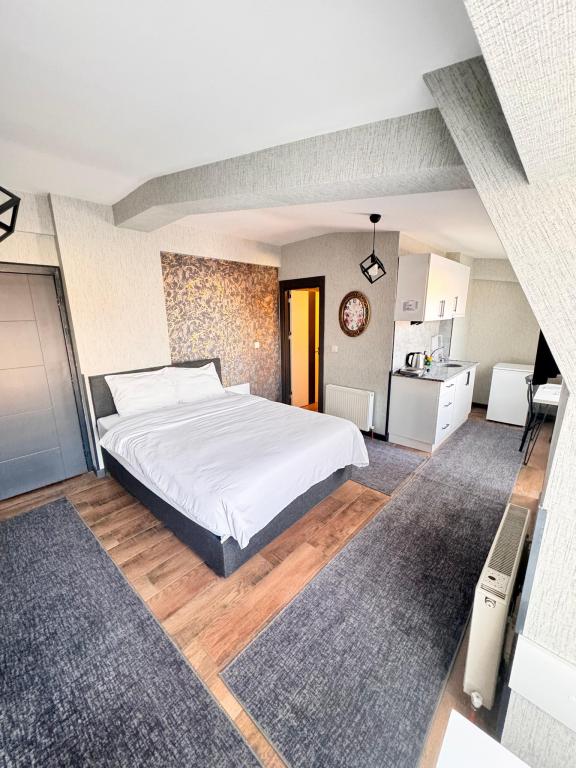 Studio Suit Oda, Şehir Manzaralı