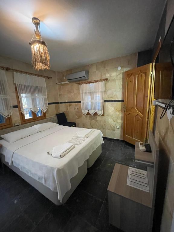 Standart Oda, Cadde Manzaralı