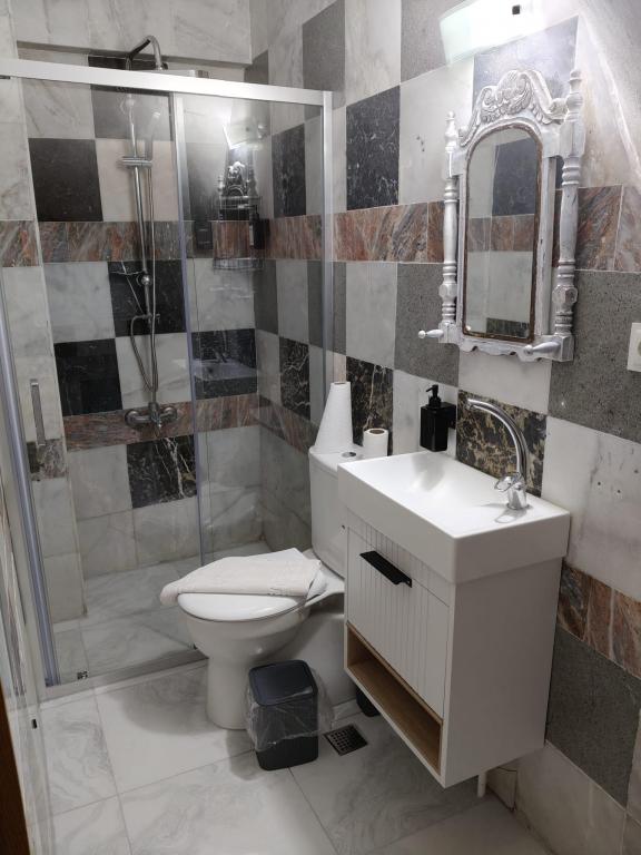 Standart Oda, Cadde Manzaralı