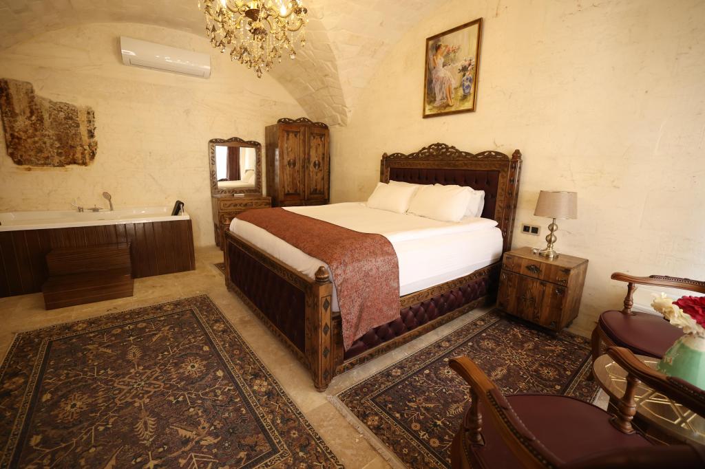 Suite Ground Floor Room, Courtyard View