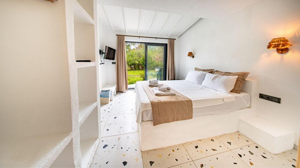 Garden Floor Room, Garden View