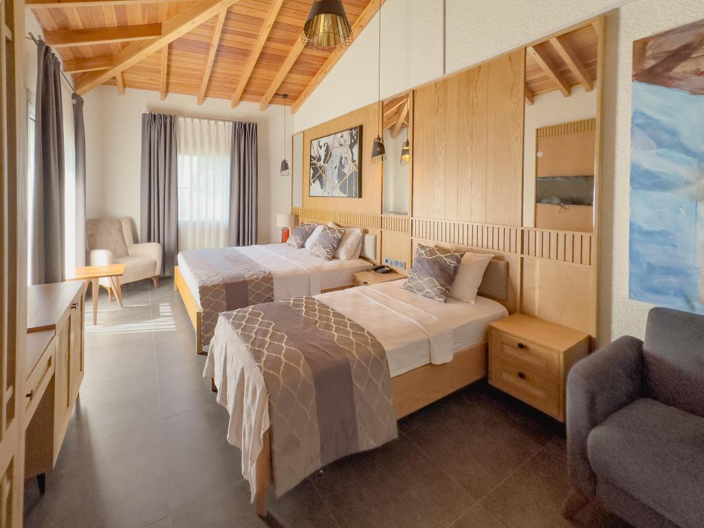 Suite Room, Garden View (3 Person)
