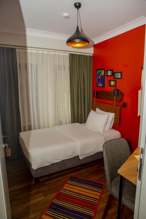 Single Room, Street View (1 Person, Without Balcony)