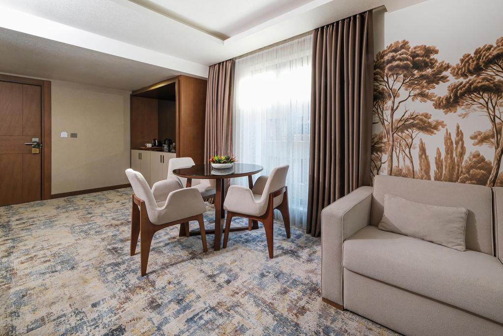 Suite,Sokak Manzaralı