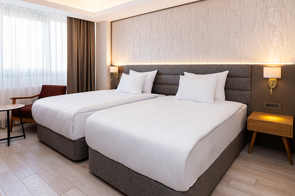 Standart Oda, Havuz Veya Dağ Manzaralı