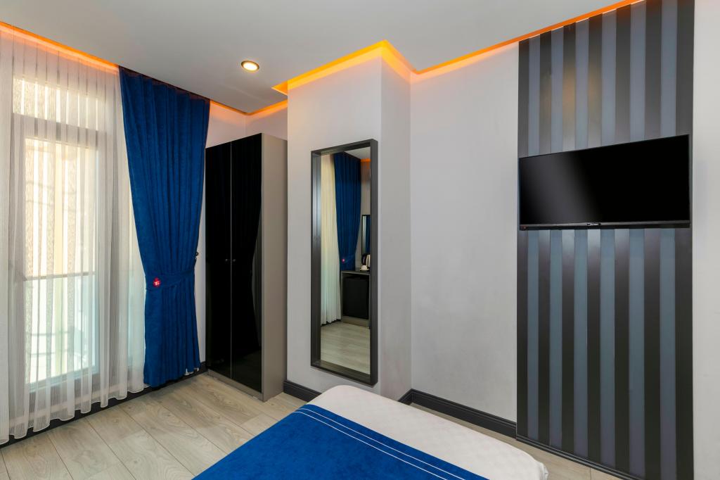 Family Room, City View (3 Person)