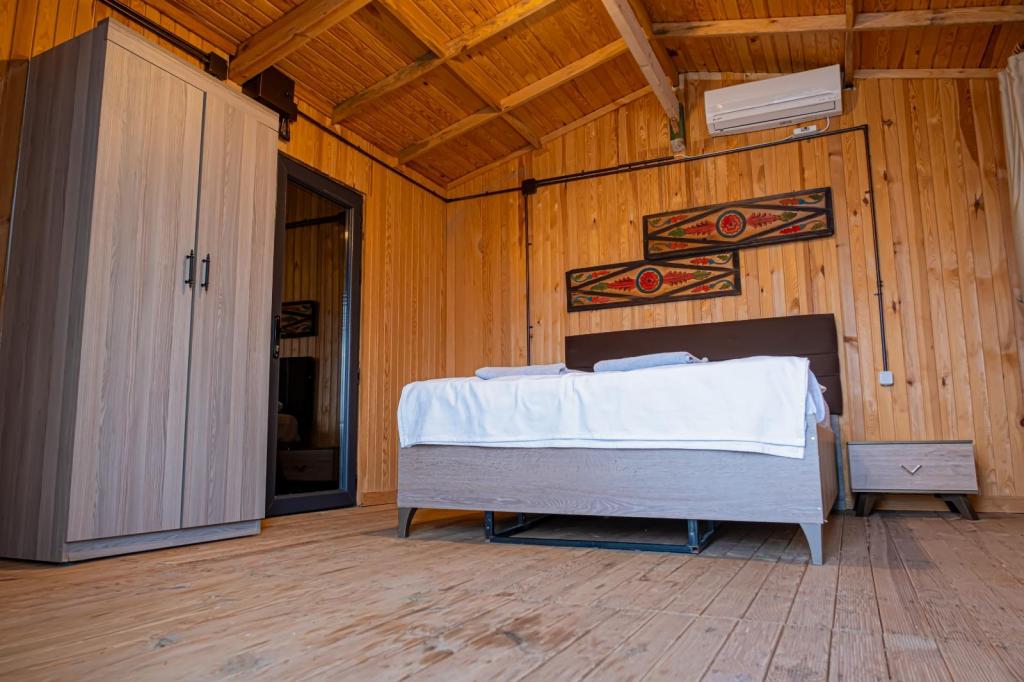 Bahçe Katı Oda, Bahçe Manzaralı