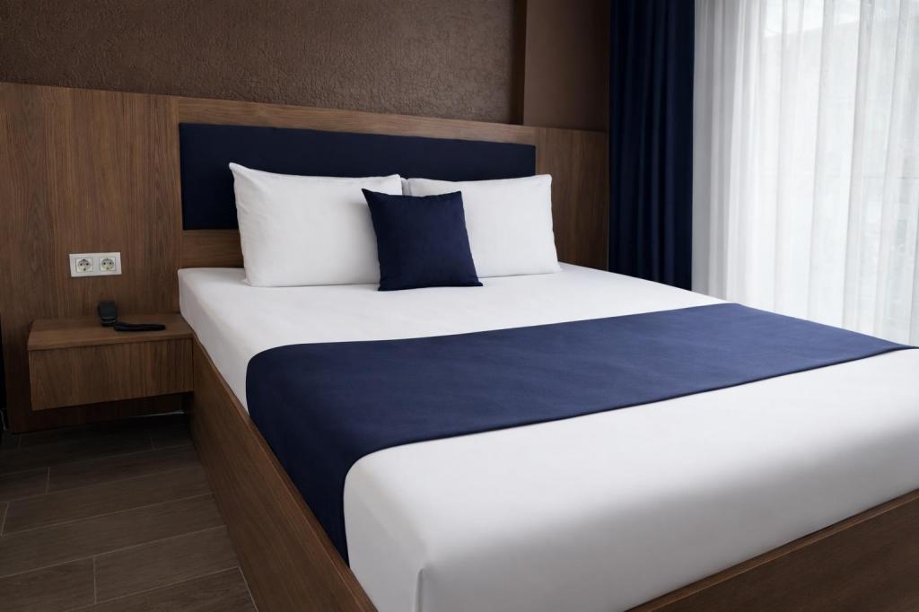Deluxe Suite Room, City View (Balcony)