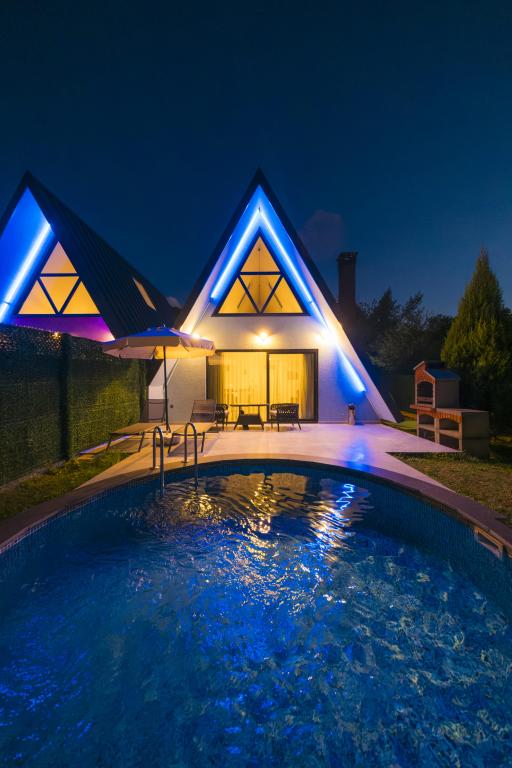 Standart Bungalow,Bahçe Manzaralı,Özel Havuzlu