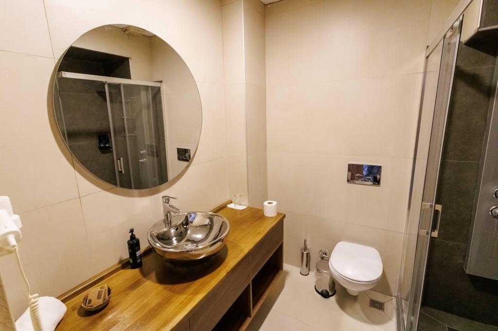 Standart Oda,kara Manzaralı,balkonsuz
