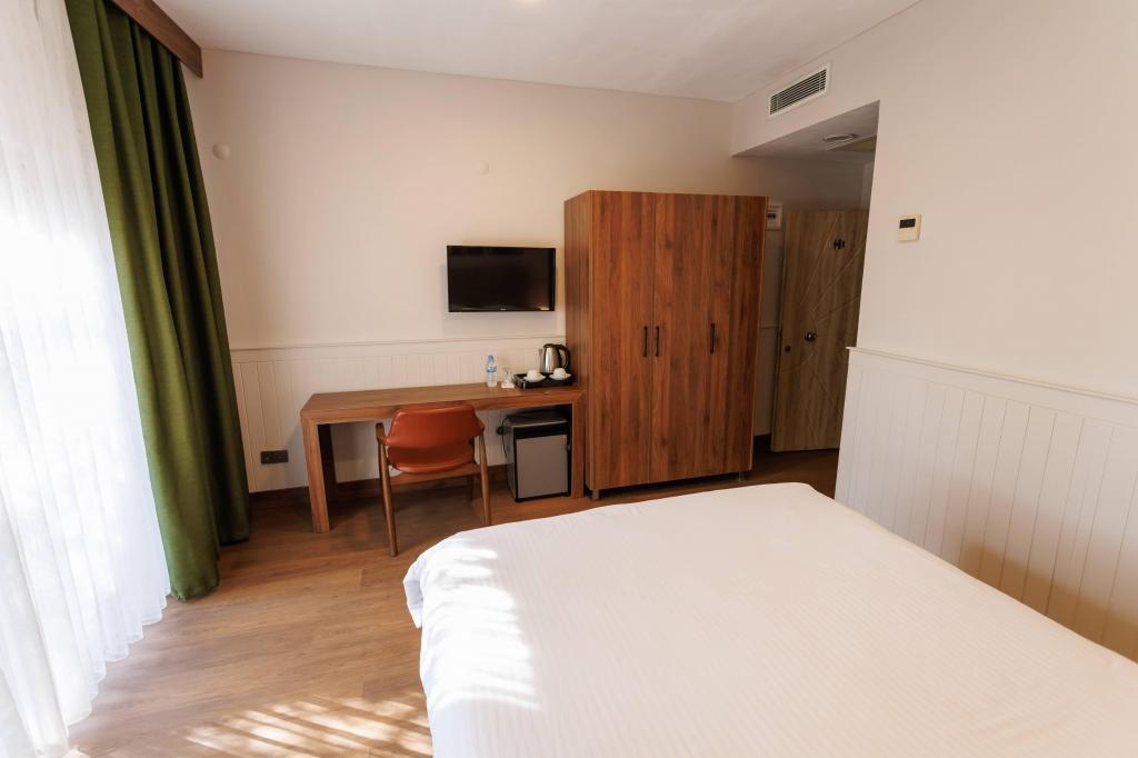 Standart Oda,kara Manzaralı,balkonsuz