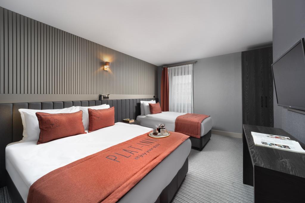 Aile Odası, Avlu Manzaralı