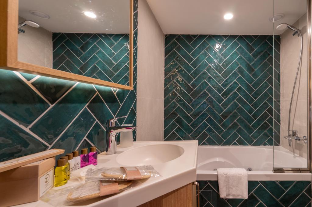 Deluxe Oda, Bahçe Veya Havuz Manzaralı (Balkonlu, Jakuzi)